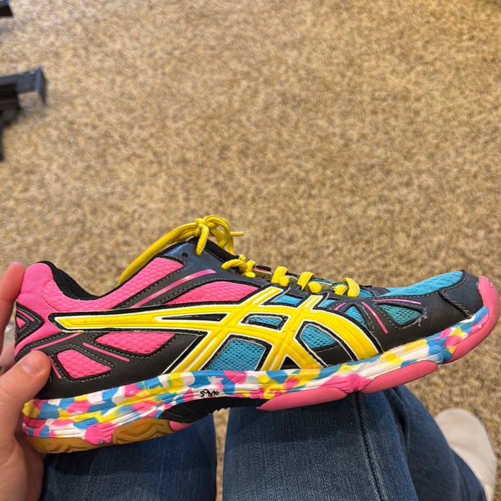 Asics volleyball shoes - Picture 3 of 3